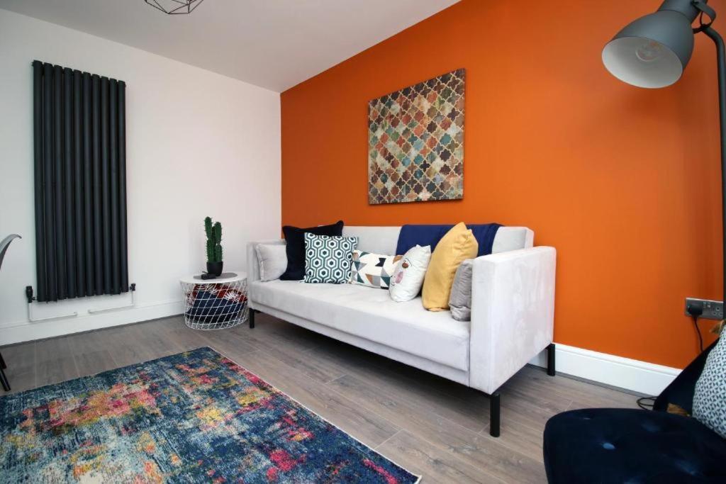 Chic 3-bed Near Cardiff's Sights * Cardiff