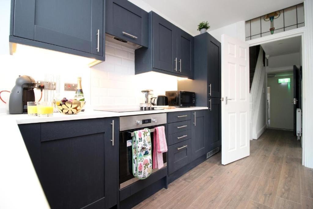Chic 3-bed Near Cardiff's Sights Cardiff