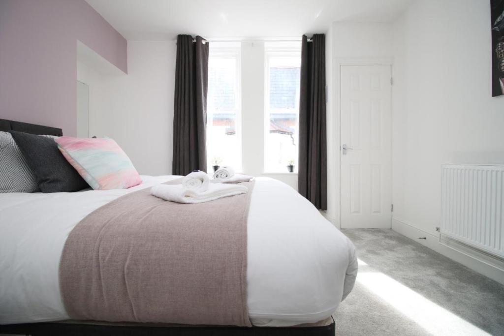 Chic 3-bed Near Cardiff's Sights *