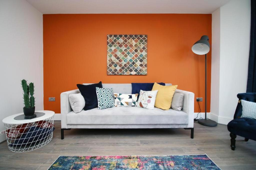 Chic 3-bed Near Cardiff's Sights