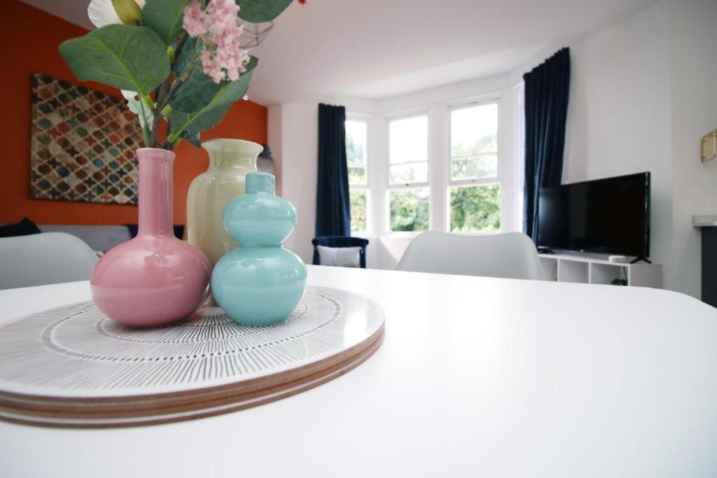 Apartment Chic 3-bed Near Cardiff's Sights *