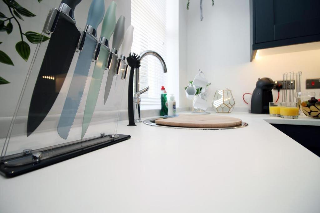 Apartment Chic 3-bed Near Cardiff's Sights *