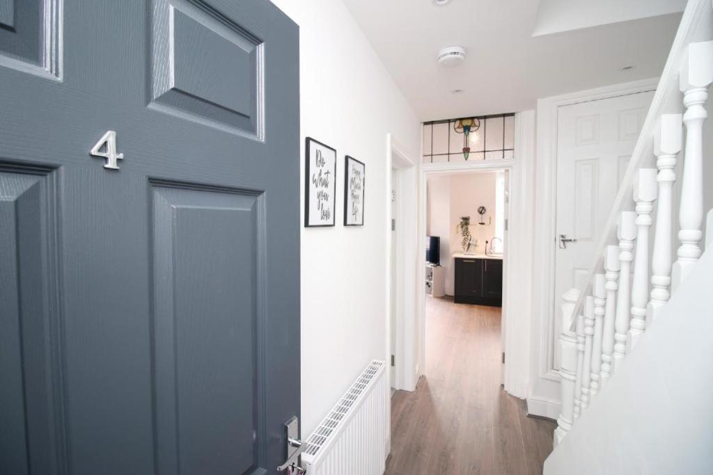 Chic 3-bed Near Cardiff's Sights Cardiff
